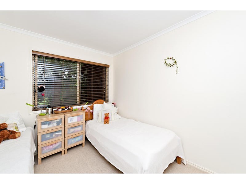 8 Gibson Cr, Bellbowrie QLD 4070